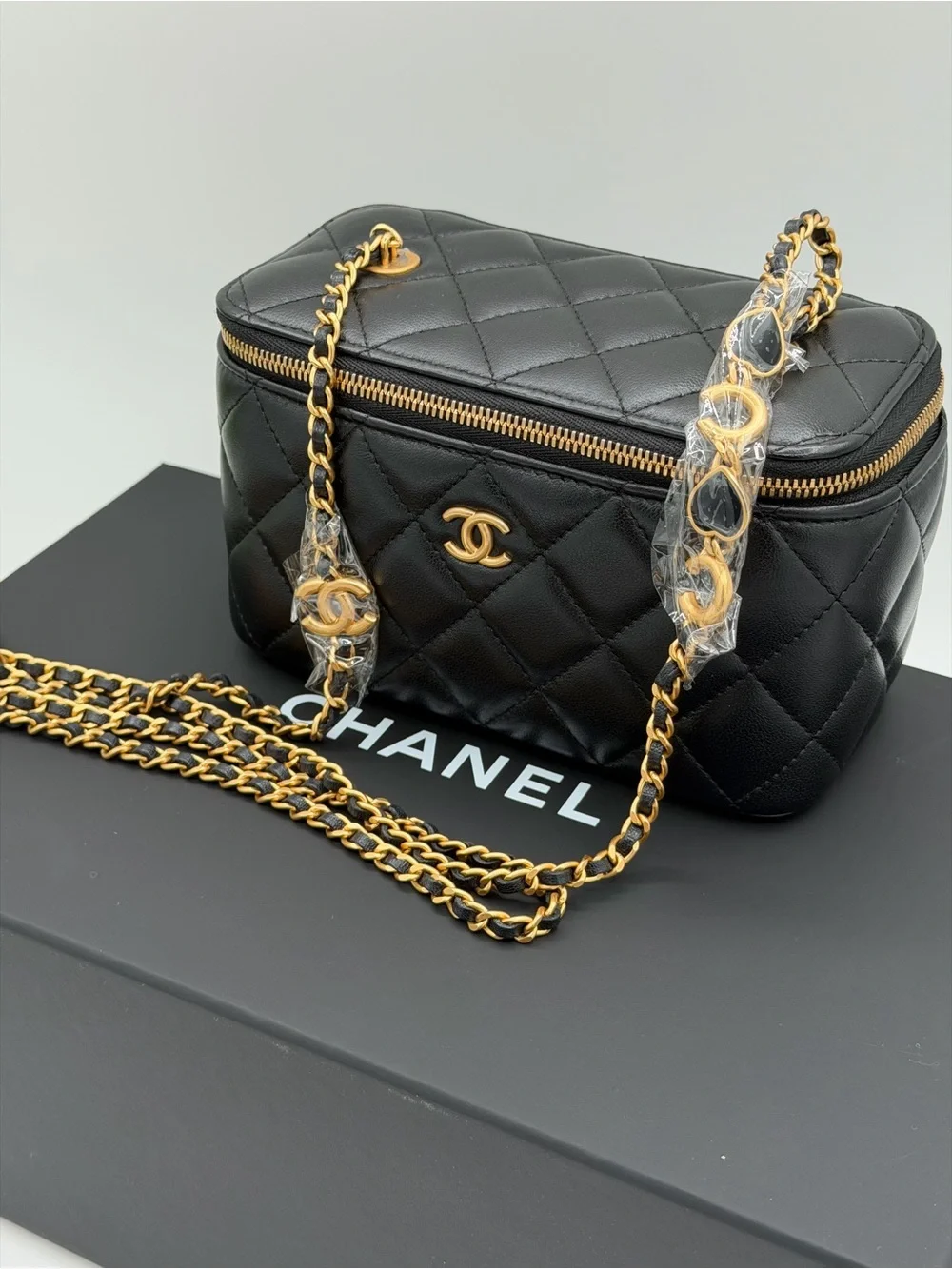 Chanel CC Quilted limited edition Vanity shoulder bag Michrochip 🔥